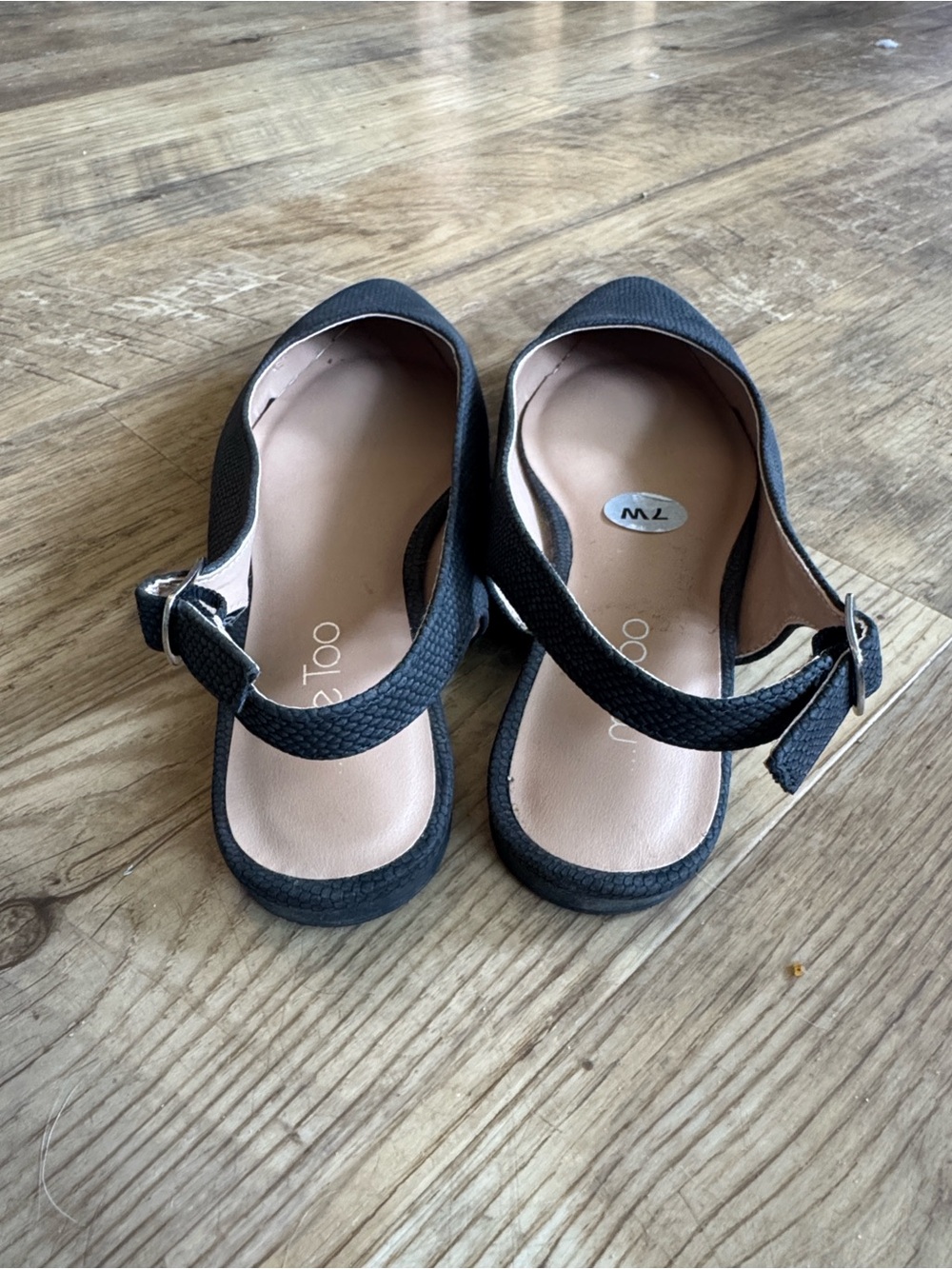 Me Too Evrett pointed-toe slingback flats black faux-snakeskin size 7W - Picture 3 of 6
